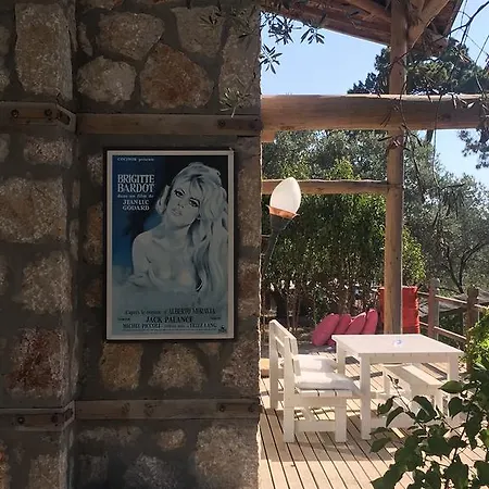 Hotel Prima Donna - Couples Only *
